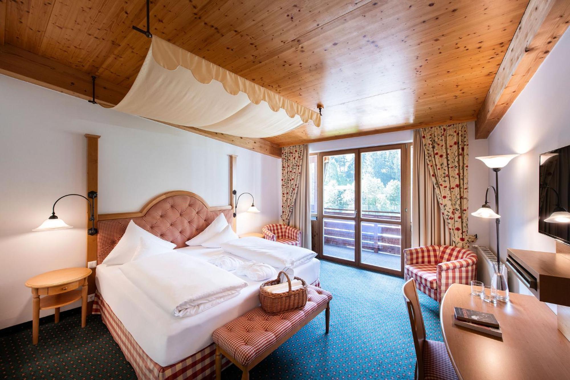 Hotel Die Post Бад Клайнкирххайм Екстериор снимка