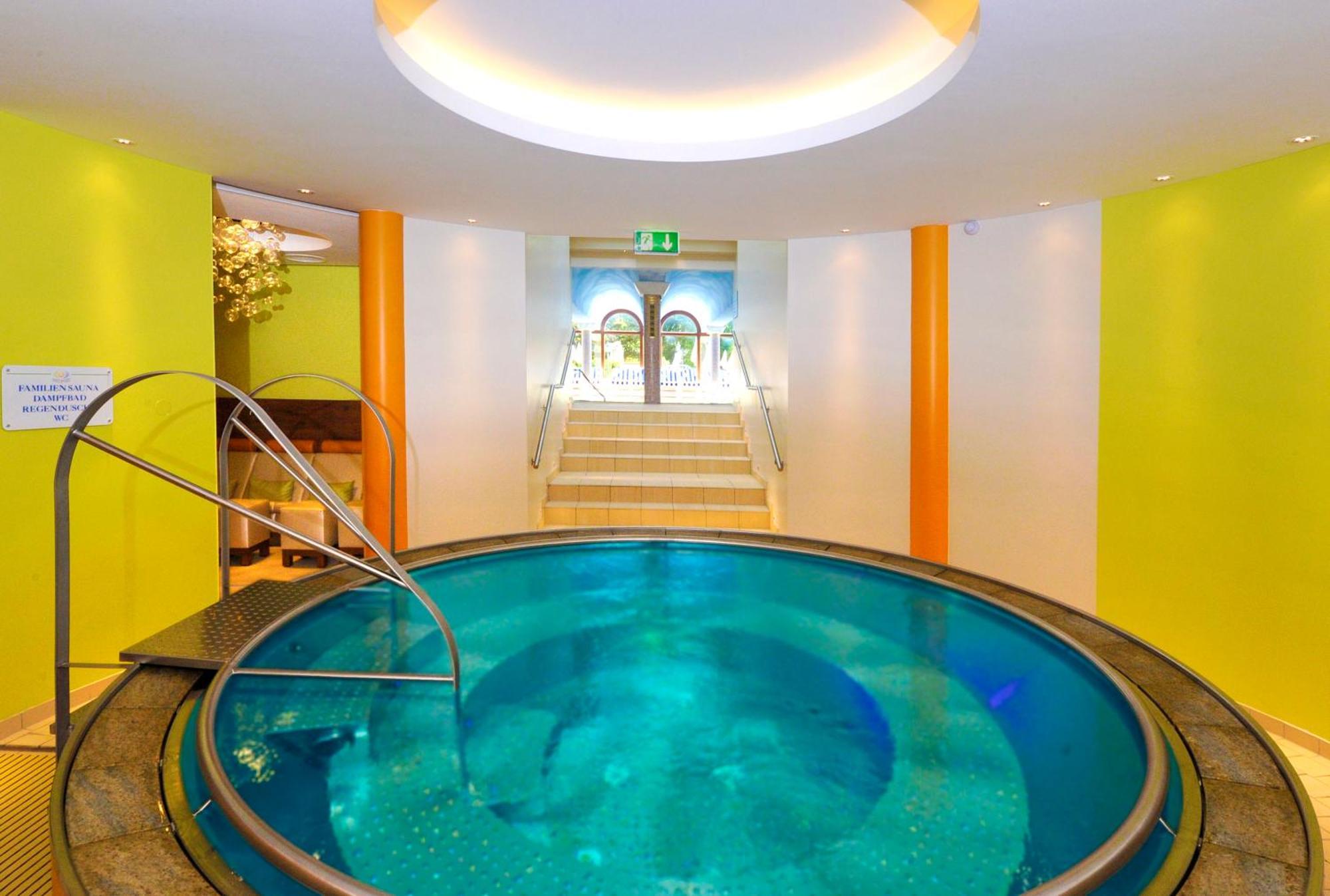 Hotel Die Post Бад Клайнкирххайм Екстериор снимка