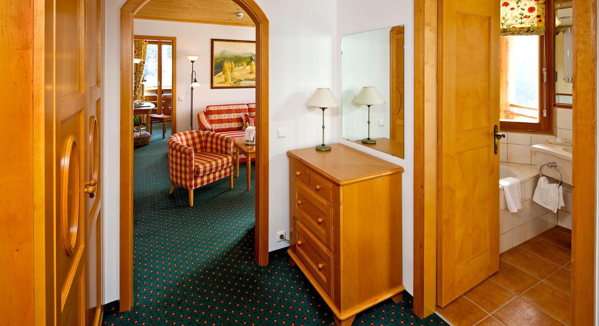 Hotel Die Post Бад Клайнкирххайм Екстериор снимка